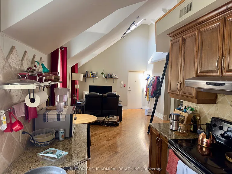 136 Springhurst Ave #8 — Photo 3