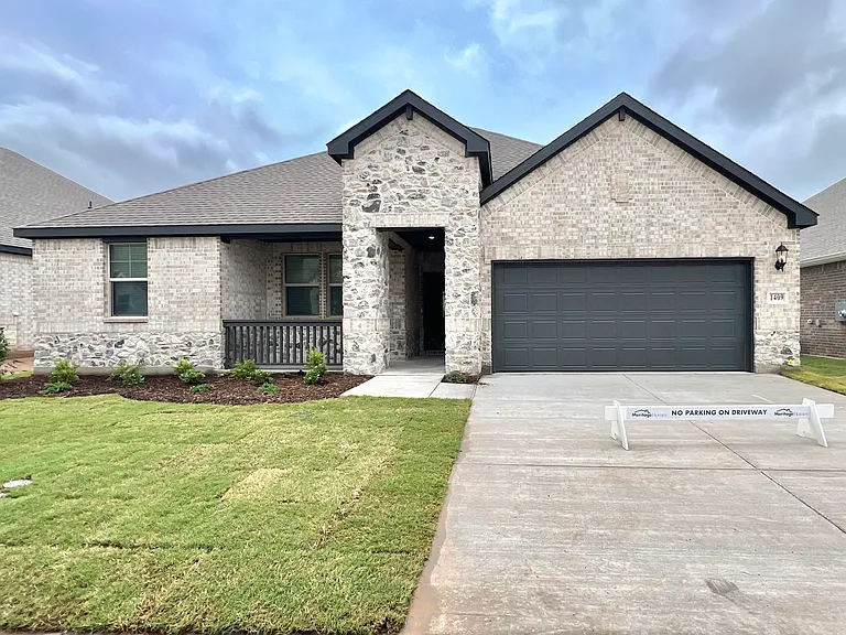 1409 Winters Way — Photo 1