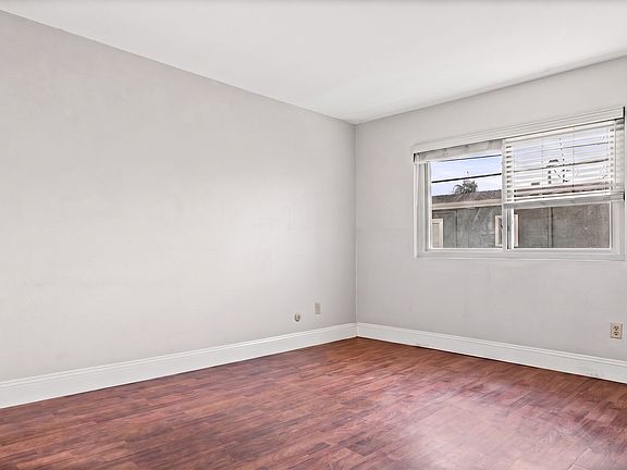 5th image of 140 Walnut Ave Unit 2F