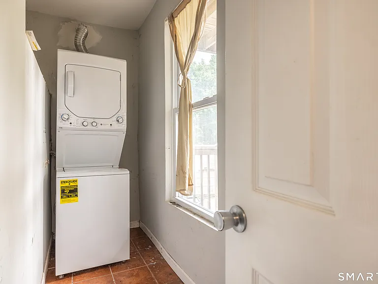 727 Brewster St #2 — Photo 12