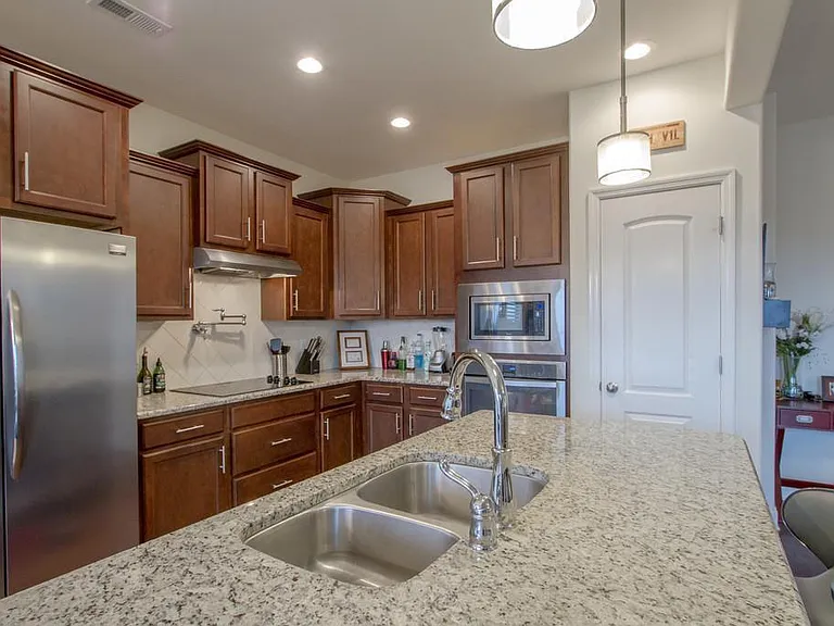 422 Tamarac Dr — Photo 17