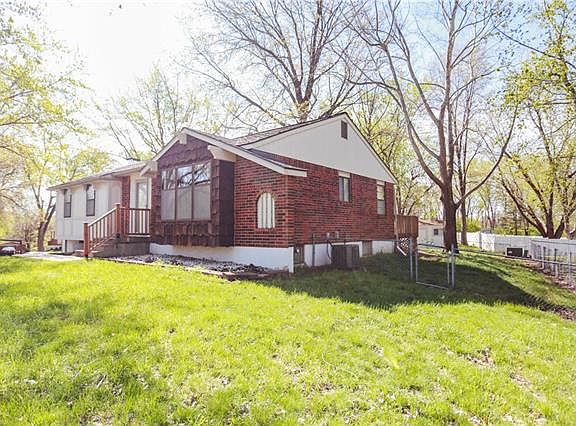3rd image of 2916 NW Bedford Ct