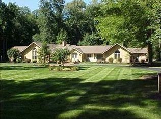 9211 Boyer Ln, Kirtland Hills, OH