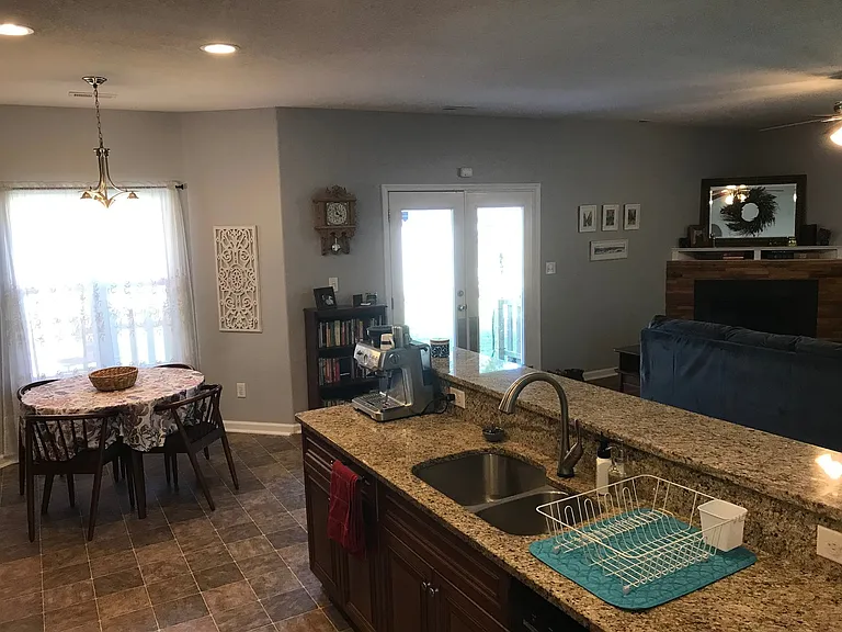 2138 Lockard Ave — Photo 3