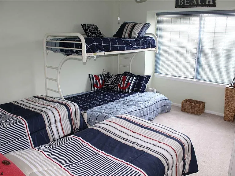 1101 E Shore Dr #C — Photo 15