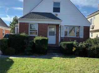 80-16 256th St, Glen Oaks, NY 11004