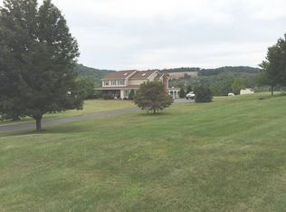 2522 Park Place Dr, Slatington, PA 18080