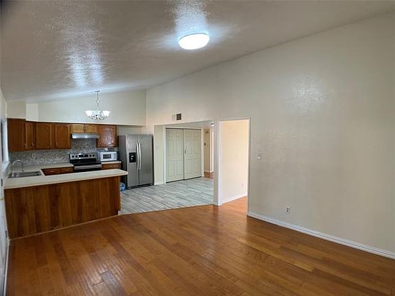 4th image of 1113 Lesa Ln