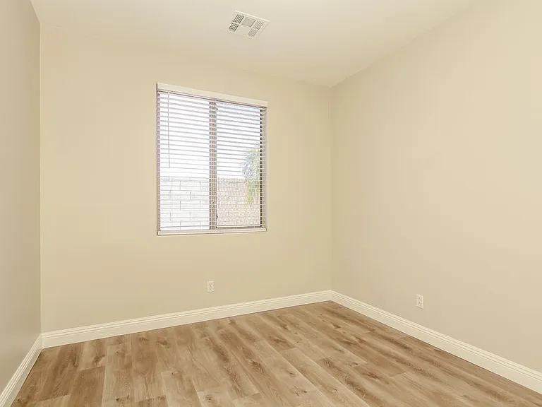 2122 S Edgewater — Photo 11