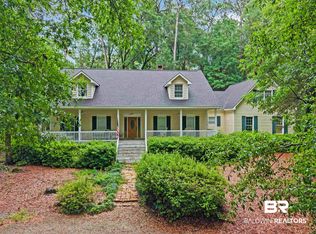 677 Colonial Dr, Fairhope, AL 36532