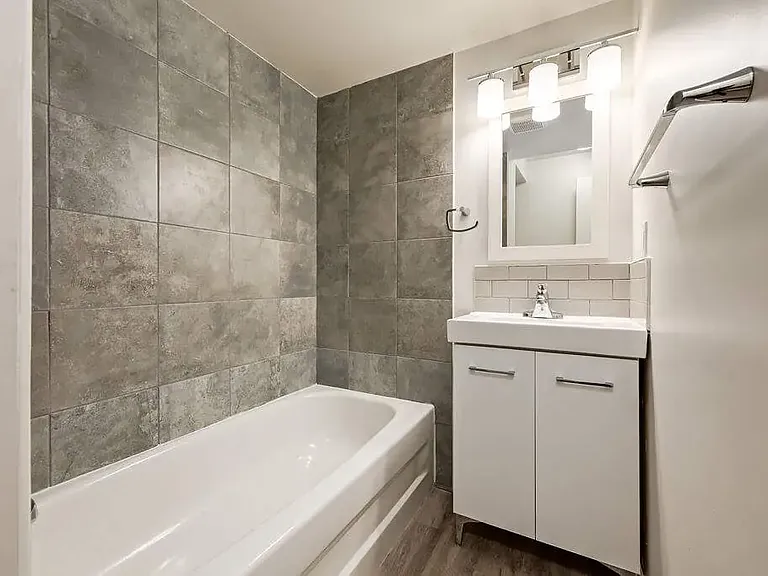 1008 14th Ave SW #201 — Photo 32