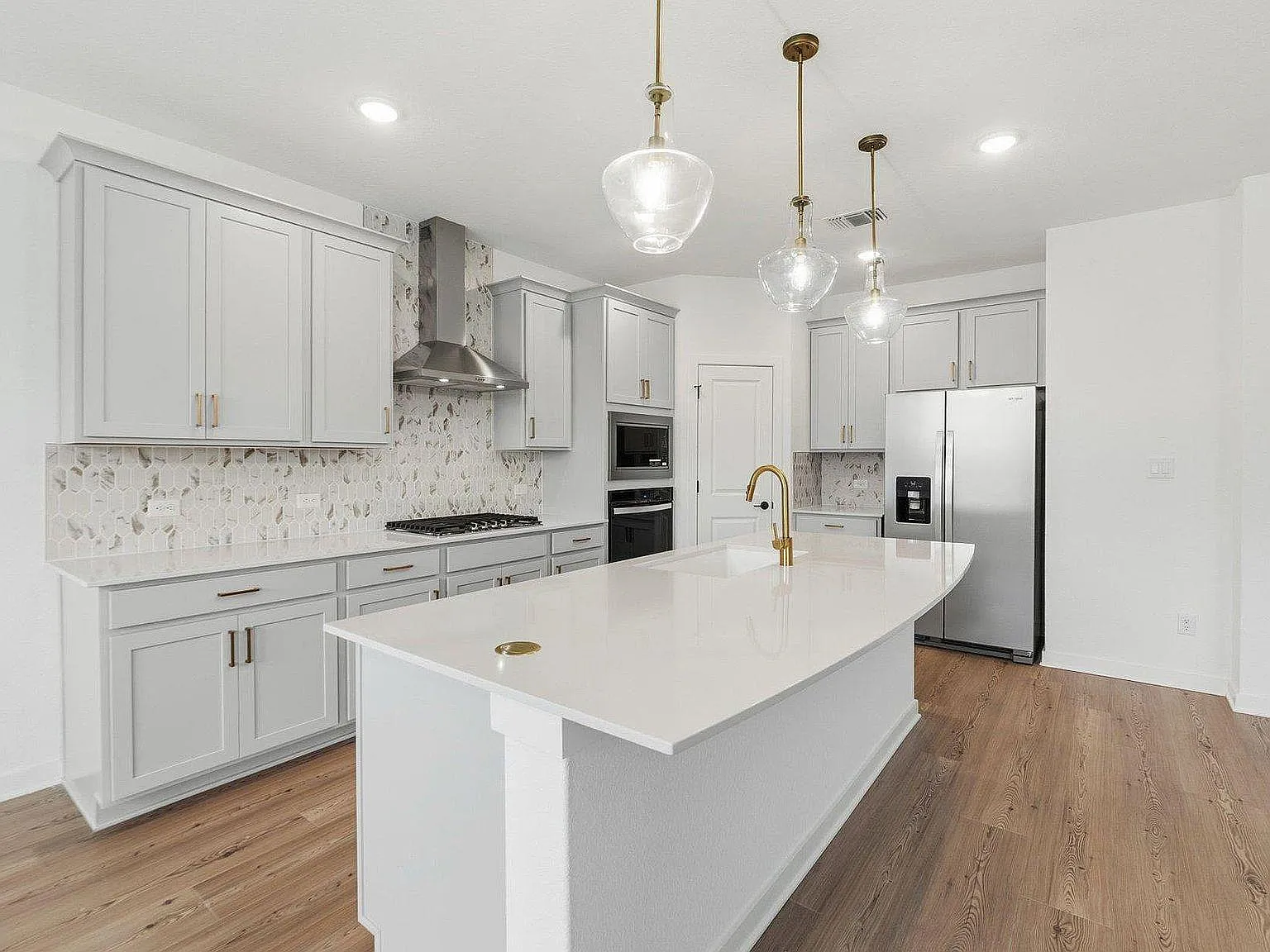 4 bed, 3.0 bath, 2405 sqft, $2,500 — Photo 4
