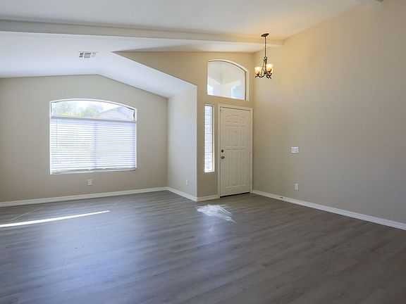 5th image of 16124 W Moreland St