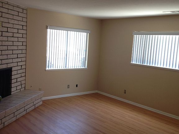 4th image of 11500 215th St APT 1