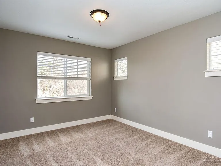 1068 SE Leonel Ln — Photo 12