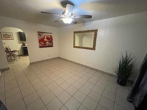 4th image of 703 Flower St
