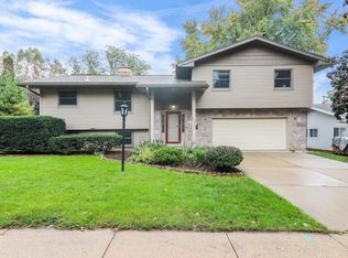 5213 Queensbridge Rd, Madison, WI 53714