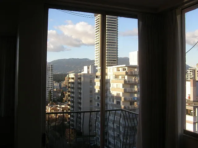 900 Jervis St — Photo 2