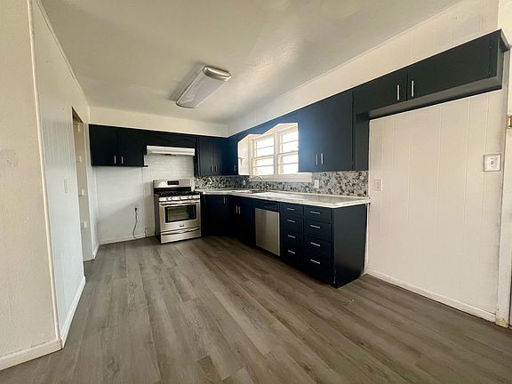 4th image of 704 E Yucca Ln