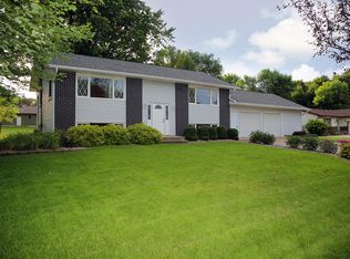 906 Clayton St, Lake Park, IA 51347