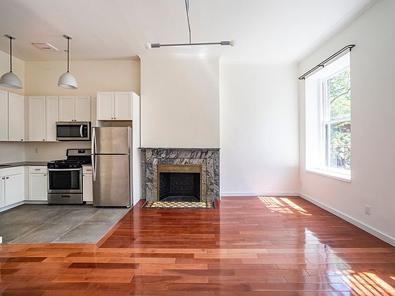 2nd image of 20 Sidney Pl #A2