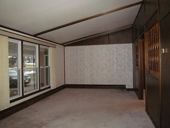 4th image of 716 N 75th Ave