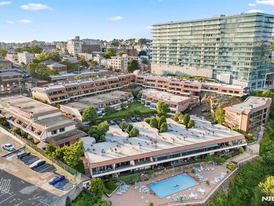 300 Gorge Rd APT 8, Cliffside Park, NJ, 07010