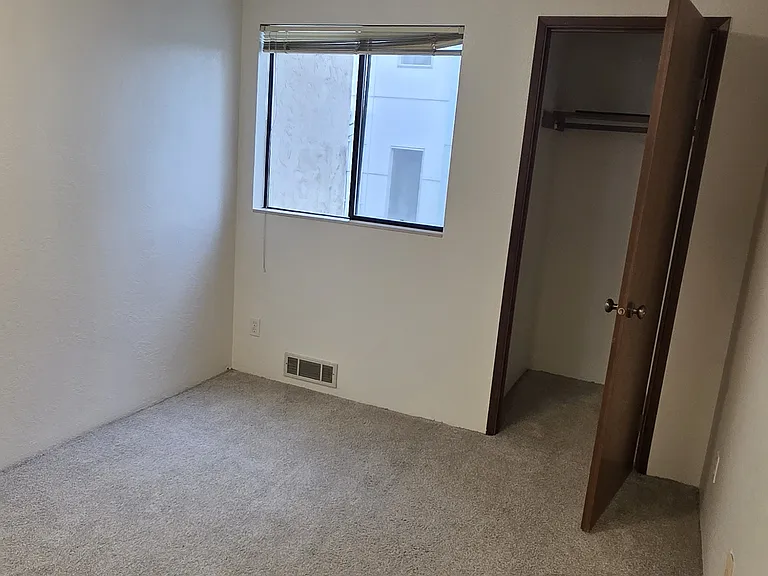 2325 W Crockett St #1 — Photo 4