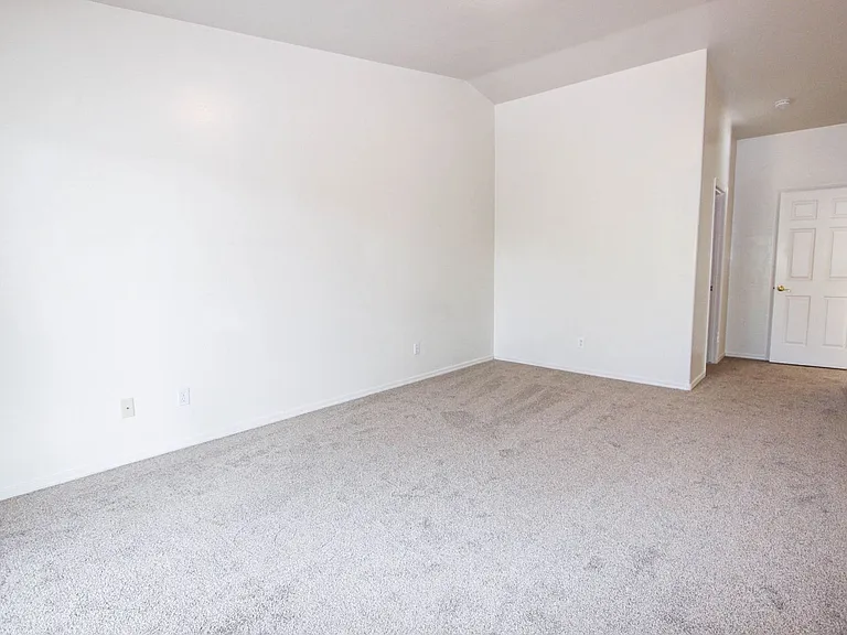 1060 Stratus Way — Photo 6