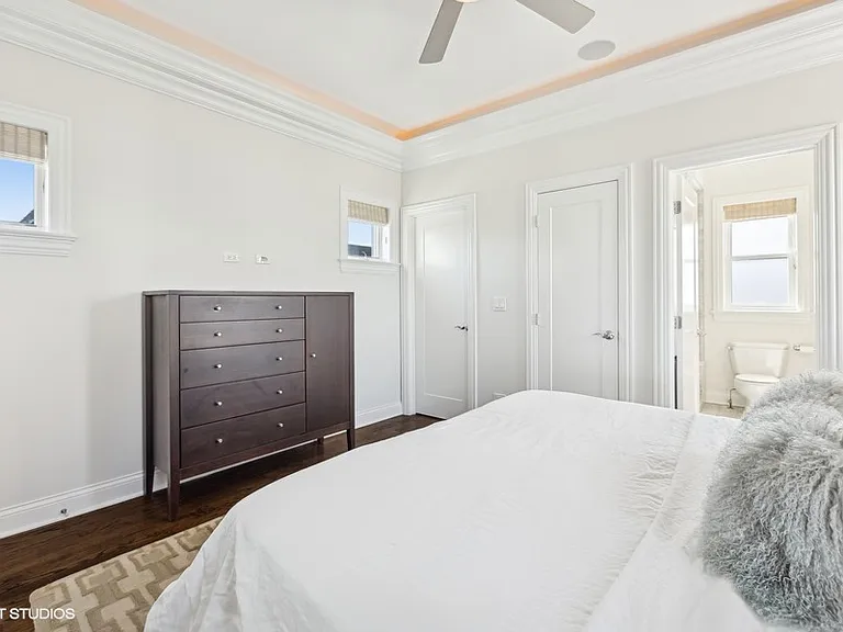 1215 W Barry Ave #3 — Photo 29