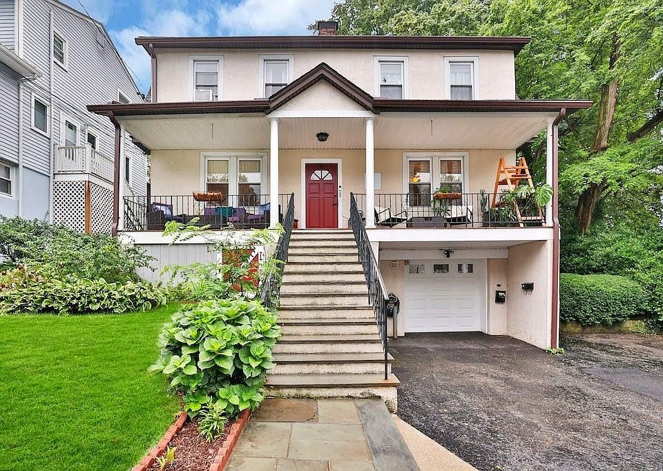 1st image of 8 Katrina Avenue