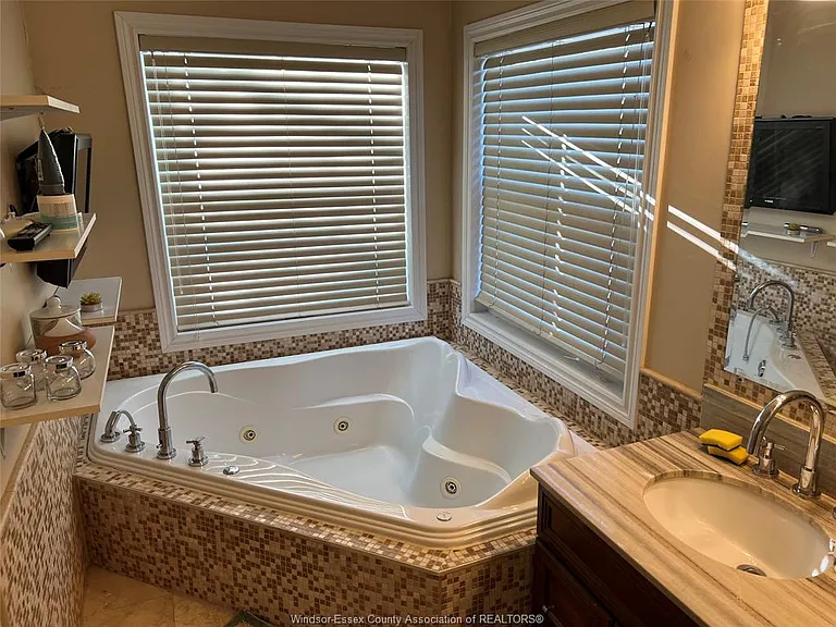 3717 Maguire St — Photo 6