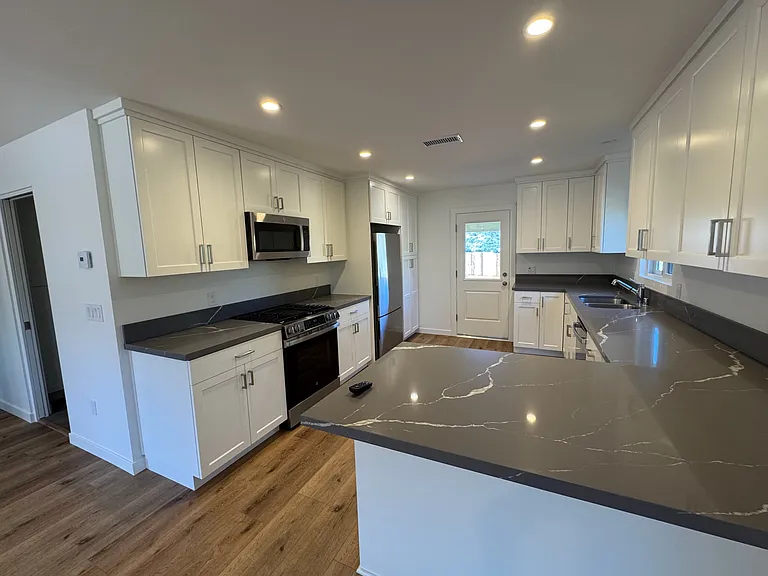81 Richford Ln — Photo 18