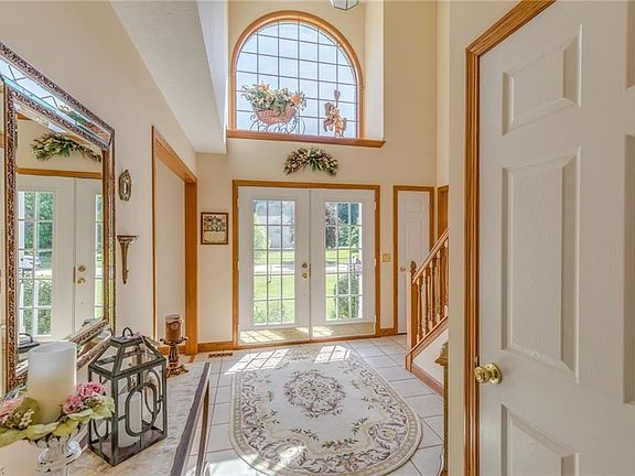 4th image of 7704 Lucretia Ct