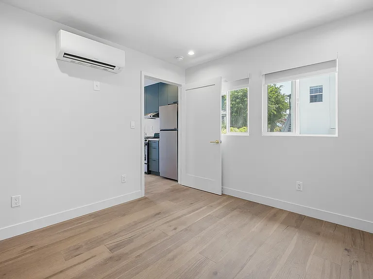 1429 Edgecliffe Dr #3/4 — Photo 6