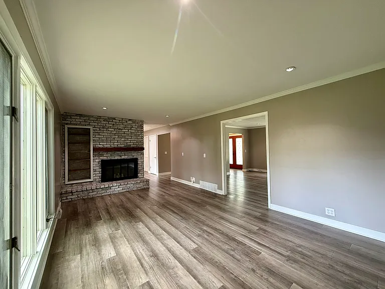 9325 Pauline St — Photo 16