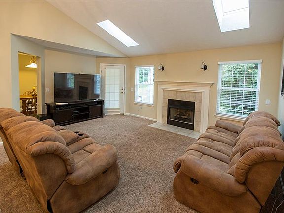2nd image of 694 Ashberry Ln