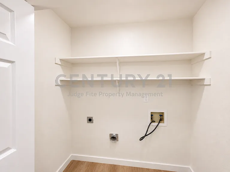 300 Lamesa Ct — Photo 14
