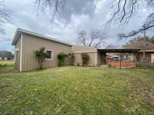 400 W Highland Ave, Comanche, TX 76442