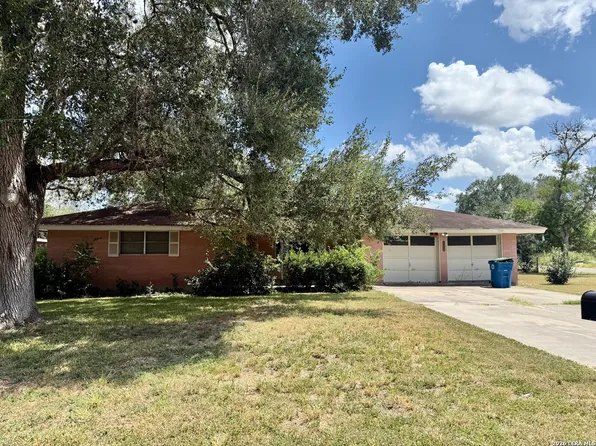 900 E Huntington, Beeville, TX 78102
