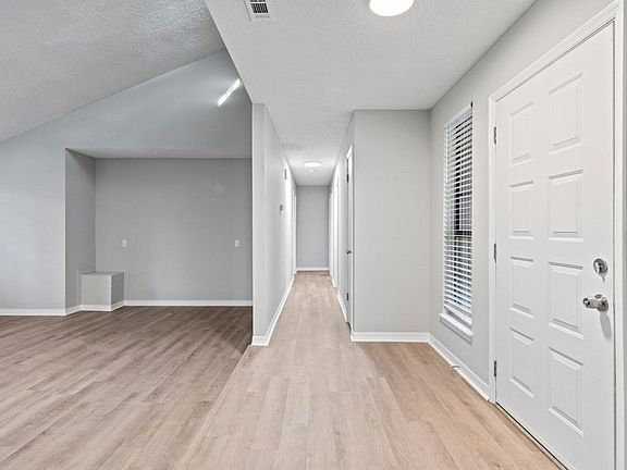 4th image of 723 Prestwick Dr