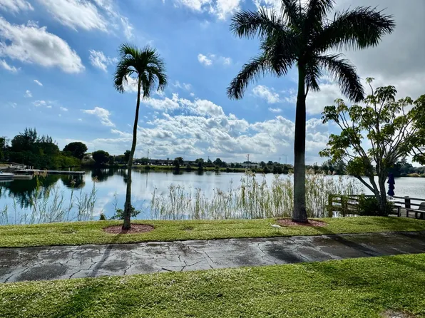 960 CRYSTAL LAKE #206, Deerfield Beach, FL 33064