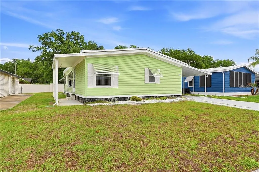 3 bed, 2.0 bath, 1176 sqft, $1,300 — Photo 3