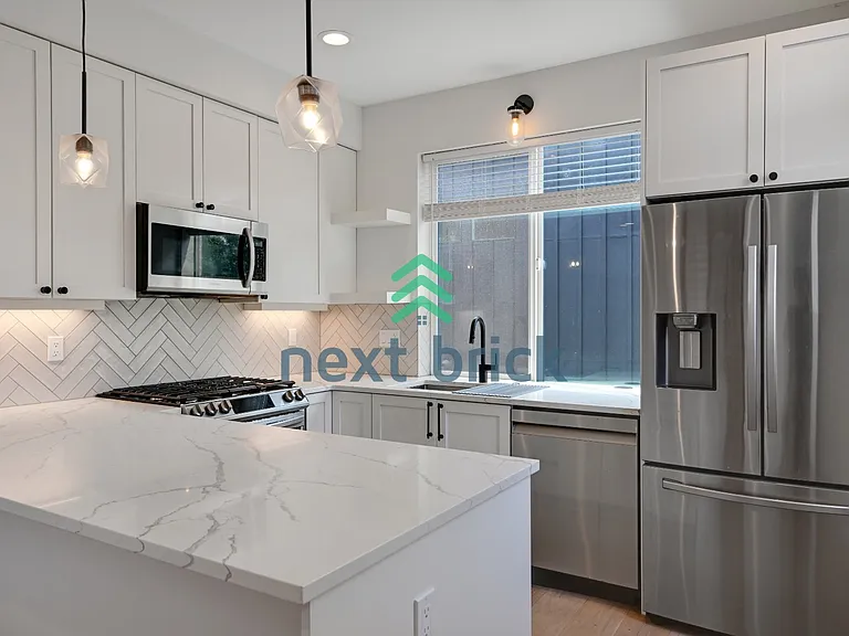 4521 Sunnyside Ave N #C — Photo 7