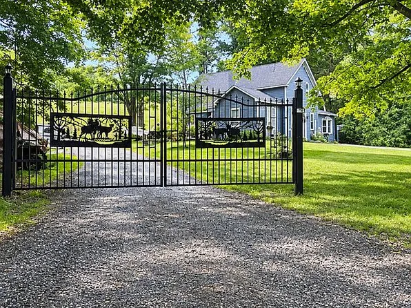 75 Mason Ln, Troy, NY 12180