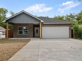 518 N Clements St, Gainesville, TX 76240