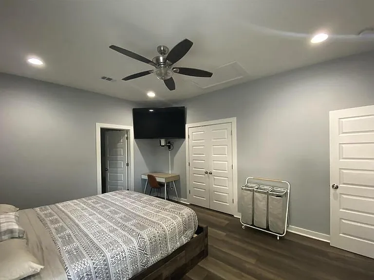 1106 W Gregory St — Photo 18