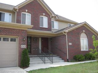 6961 Venus Dr, Troy, MI 48085