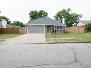 1208 W Roanoke St, Broken Arrow, OK 74011