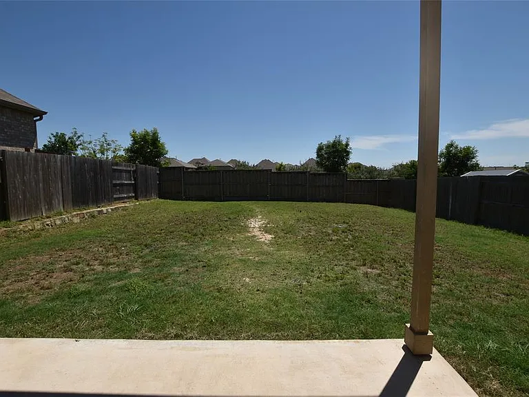 700 Bayberry Cir — Photo 11